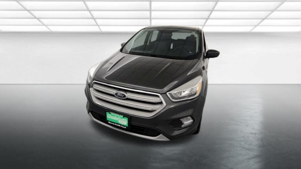 Used 2019 Ford Escape SE with VIN 1FMCU9GD0KUA13921 for sale in Kansas City