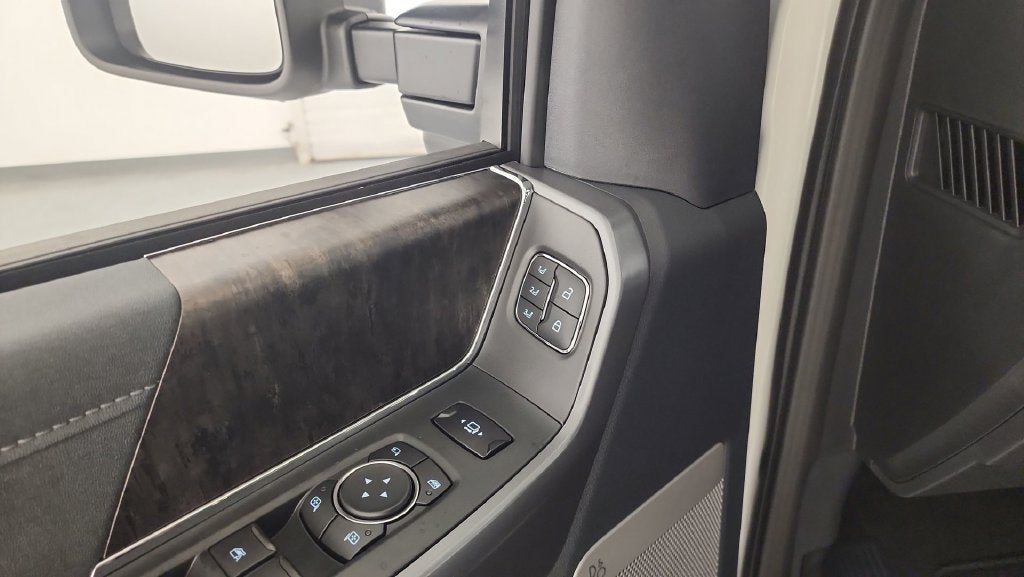 2027 Ford F-350SD Lariat