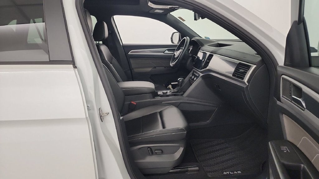 2023 Volkswagen Atlas Cross Sport 2.0T SEL R-Line