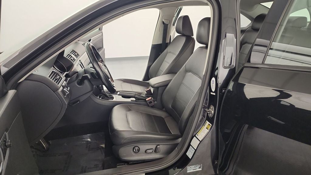 2018 Volkswagen Passat 2.0T R-Line