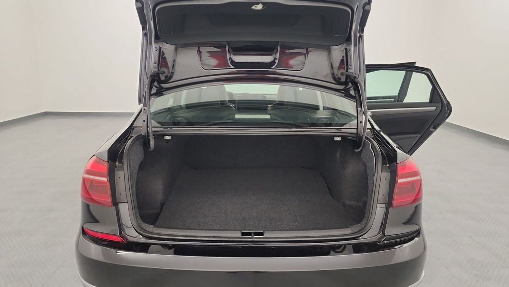 2018 Volkswagen Passat 2.0T R-Line