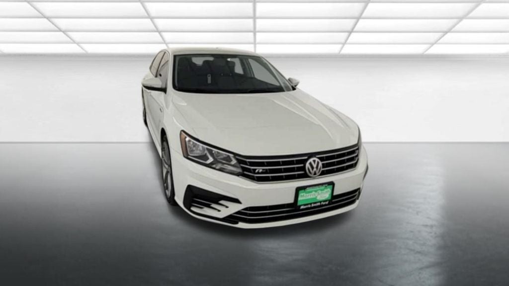 2017 Volkswagen Passat 1.8T R-Line