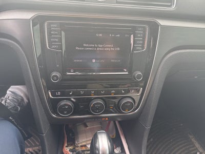 2017 Volkswagen Passat 1.8T R-Line