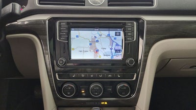 2017 Volkswagen Passat 1.8T SE w/Technology