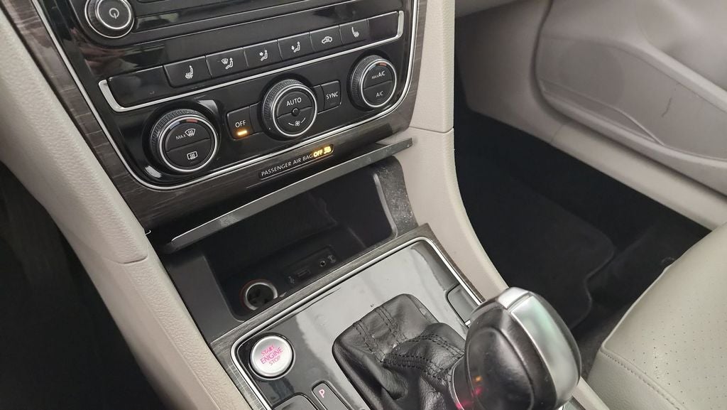 2017 Volkswagen Passat 1.8T SE w/Technology