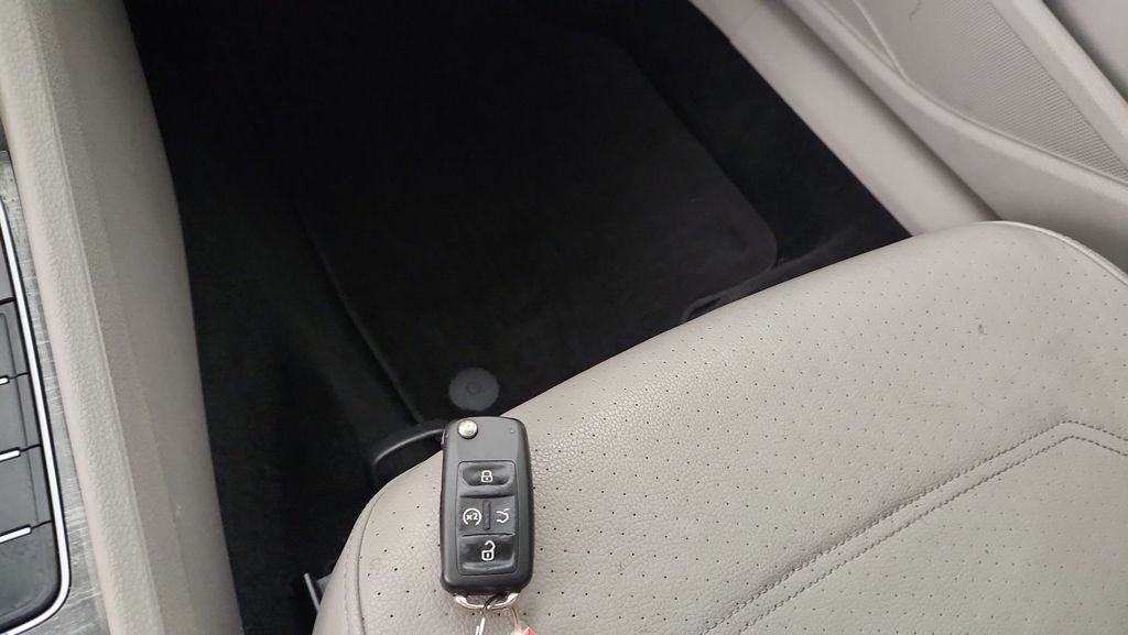 2017 Volkswagen Passat 1.8T SE w/Technology