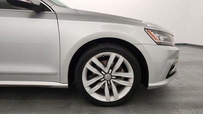 2017 Volkswagen Passat 1.8T SE w/Technology