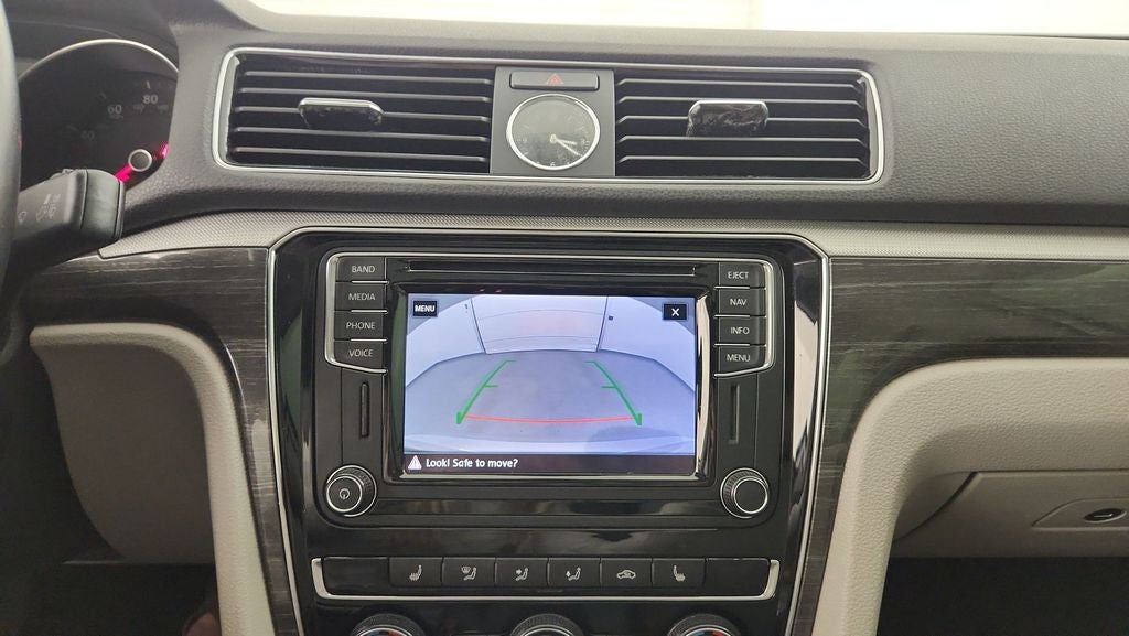 2017 Volkswagen Passat 1.8T SE w/Technology
