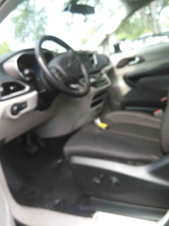 2022 Chrysler Voyager LX