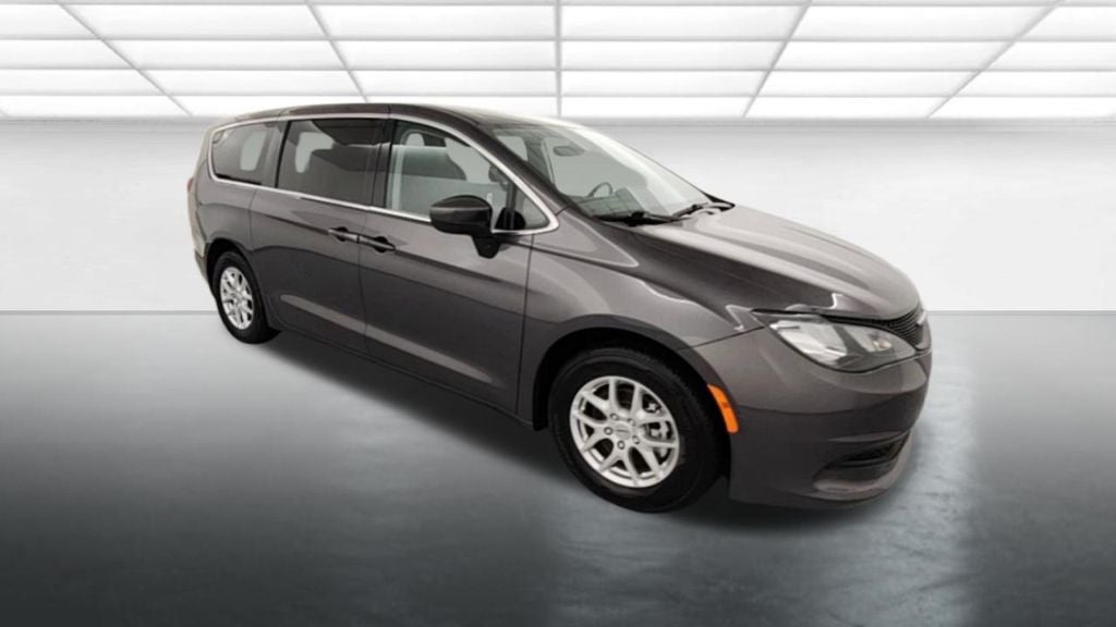 2023 Chrysler Voyager LX