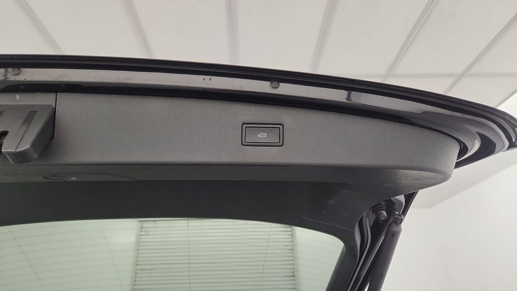 2022 Volkswagen Tiguan 2.0T SEL R-Line