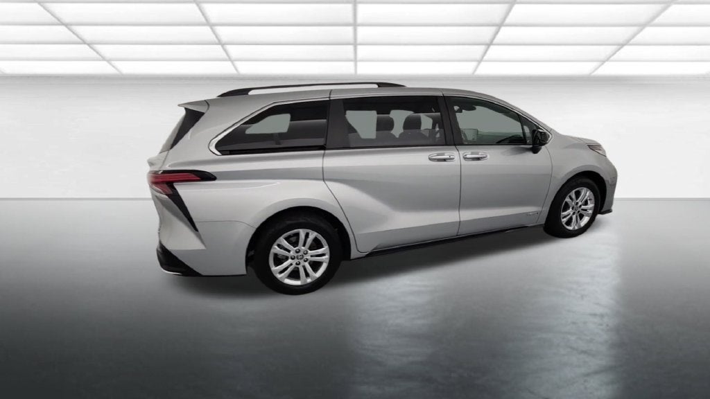 2021 Toyota Sienna XSE 7 Passenger