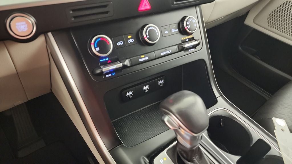 2024 Kia Carnival LX