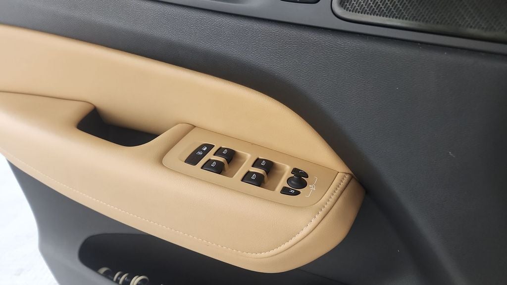 2022 Volvo XC60 B6 Inscription