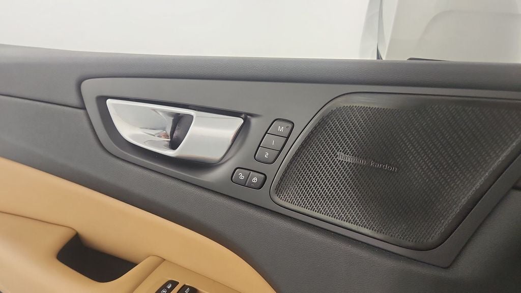 2022 Volvo XC60 B6 Inscription