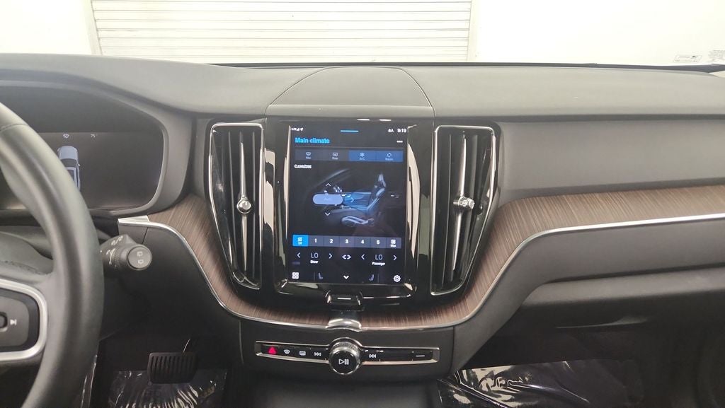 2022 Volvo XC60 B5 Momentum