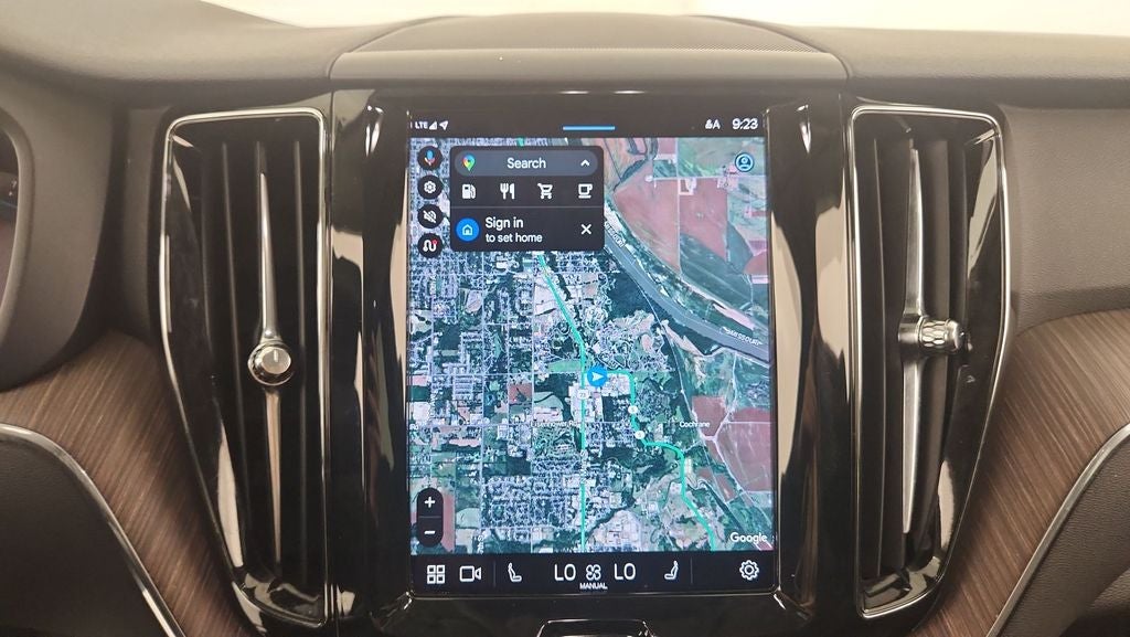 2022 Volvo XC60 B5 Momentum