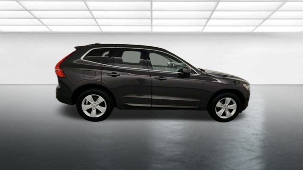 2022 Volvo XC60 B5 Momentum