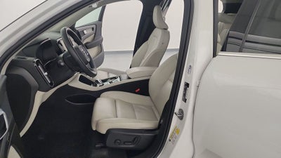 2024 Volvo XC40 B5 Plus Bright Theme
