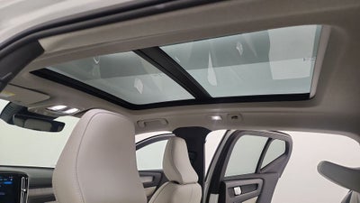 2024 Volvo XC40 B5 Plus Bright Theme