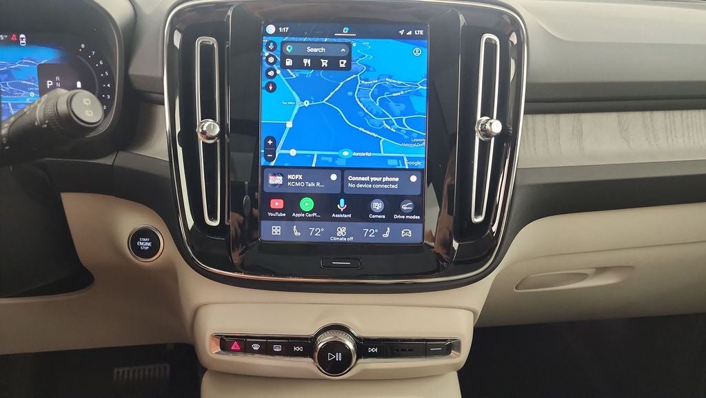 2024 Volvo XC40 B5 Plus Bright Theme