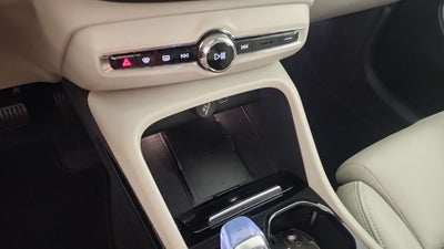 2024 Volvo XC40 B5 Plus Bright Theme