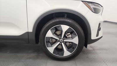 2024 Volvo XC40 B5 Plus Bright Theme