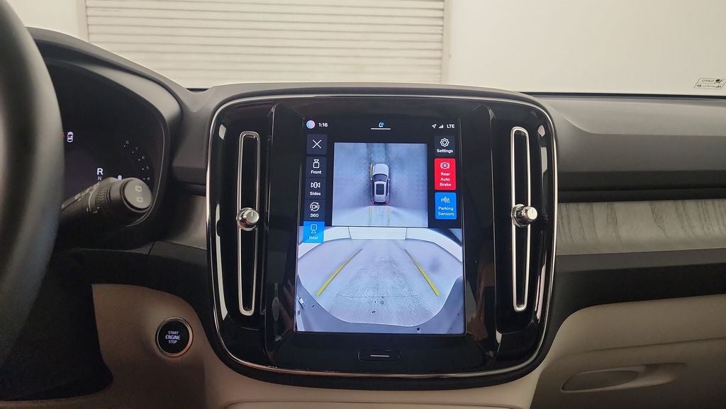 2024 Volvo XC40 B5 Plus Bright Theme