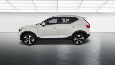 2024 Volvo XC40 B5 Plus Bright Theme