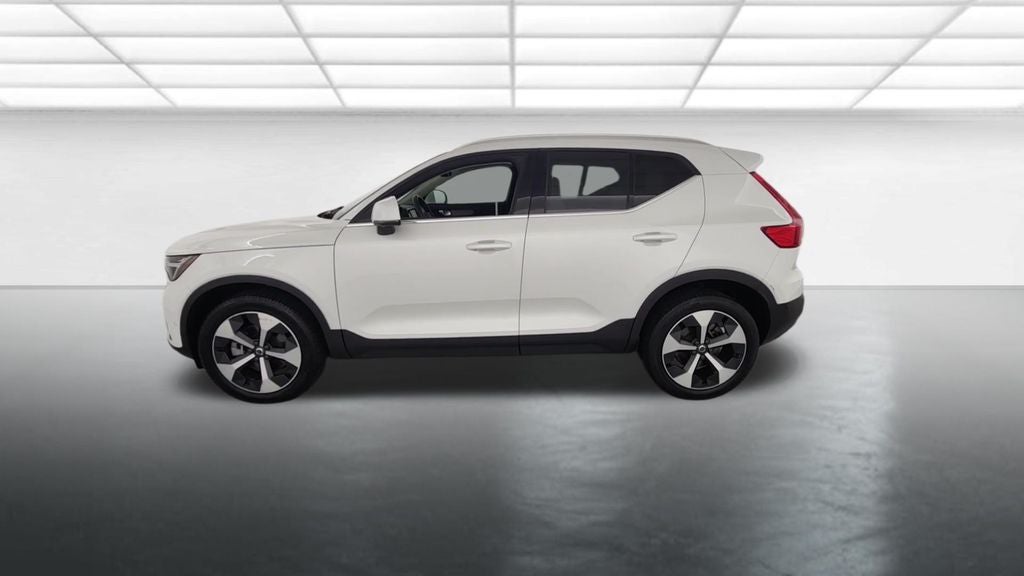 2024 Volvo XC40 B5 Plus Bright Theme