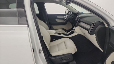 2024 Volvo XC40 B5 Plus Bright Theme