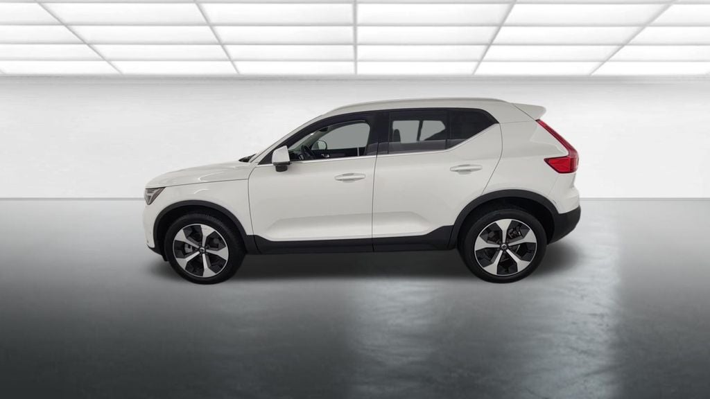 2024 Volvo XC40 B5 Plus Bright Theme