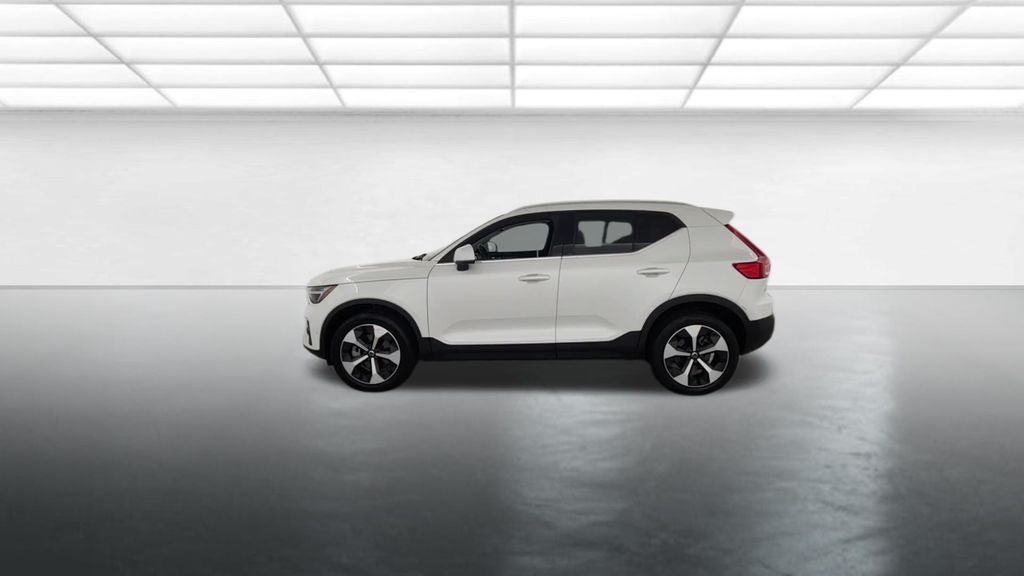 2024 Volvo XC40 B5 Plus Bright Theme