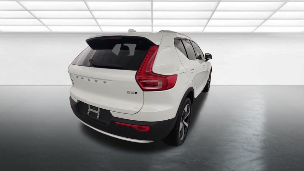 2024 Volvo XC40 B5 Plus Bright Theme