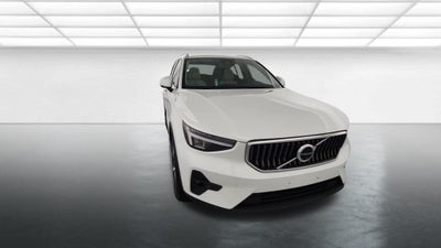 2024 Volvo XC40 B5 Plus Bright Theme