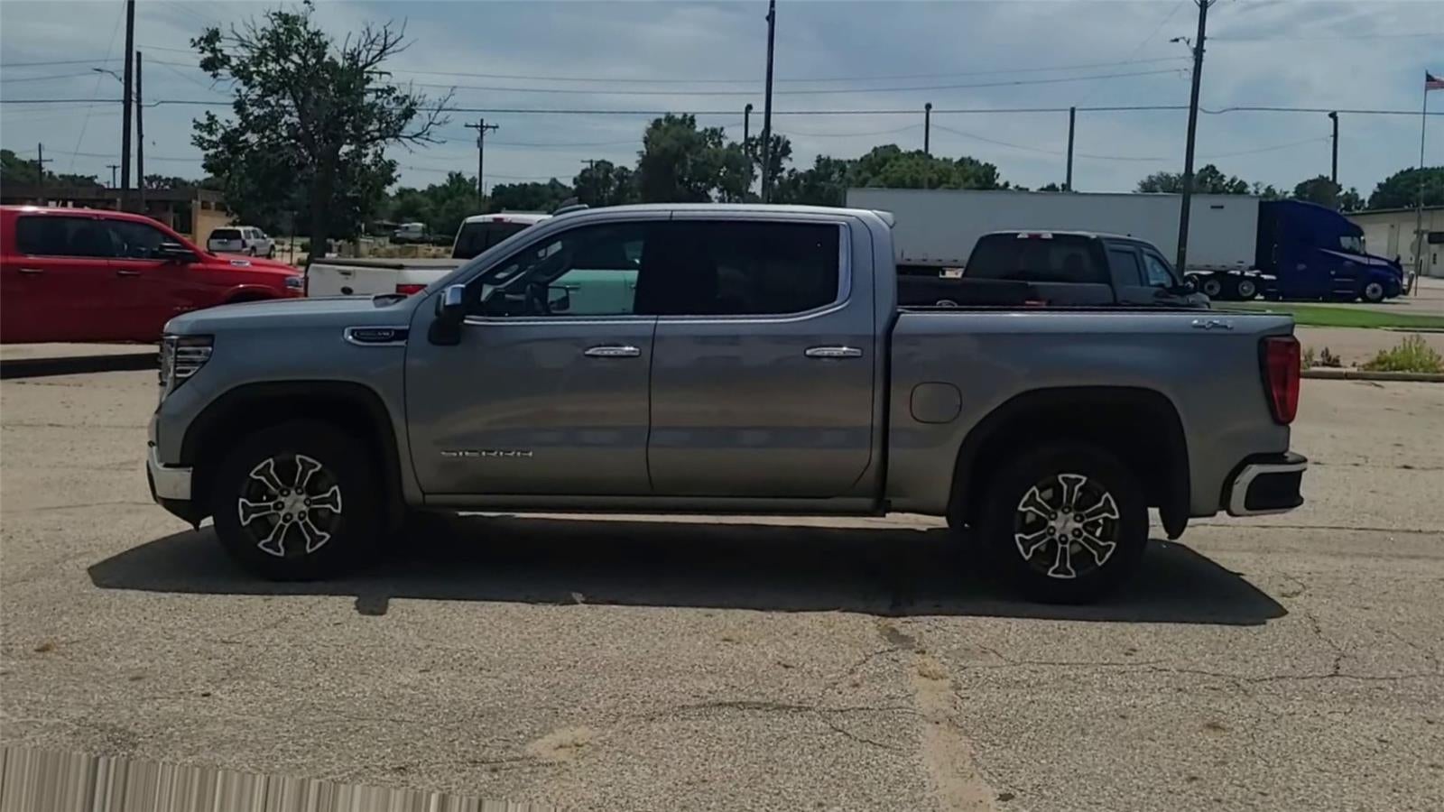 2025 GMC Sierra 1500 SLT