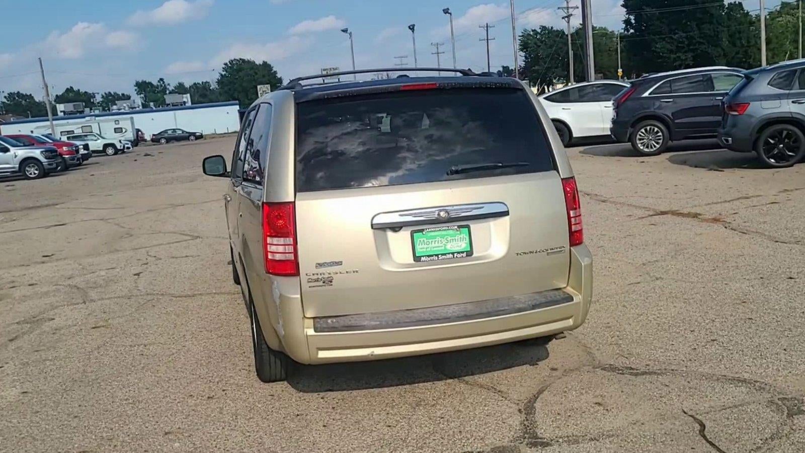 2010 Chrysler Town & Country Touring