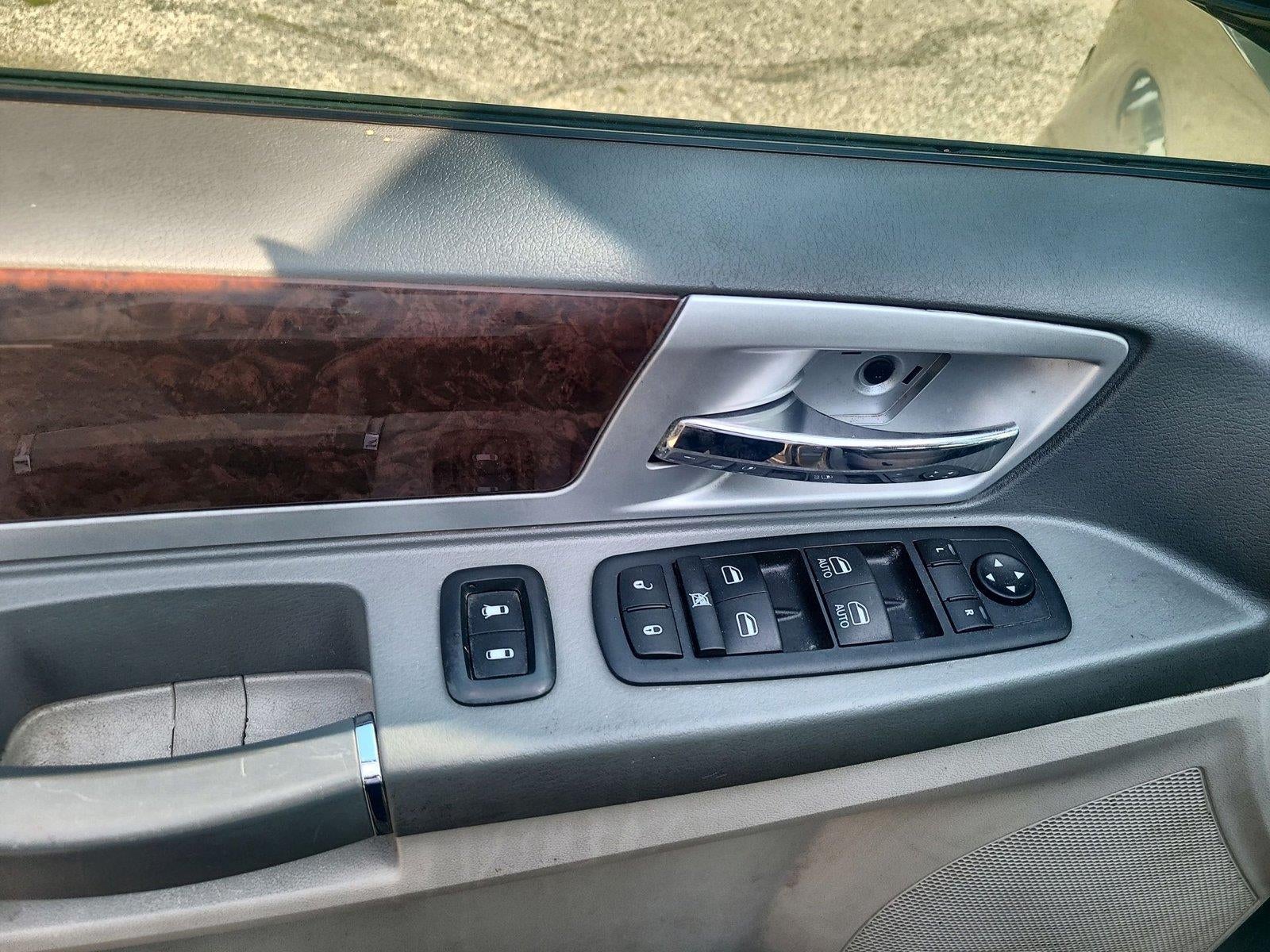 2010 Chrysler Town & Country Touring