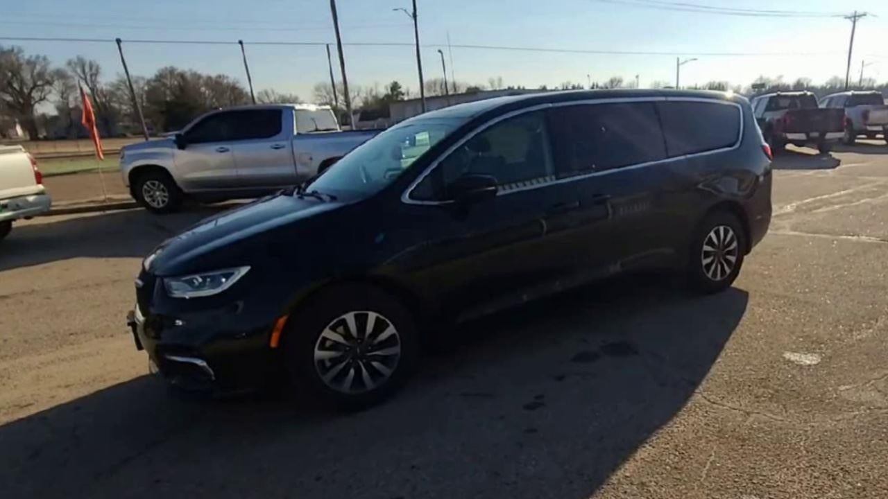 2023 Chrysler Pacifica Hybrid Touring L
