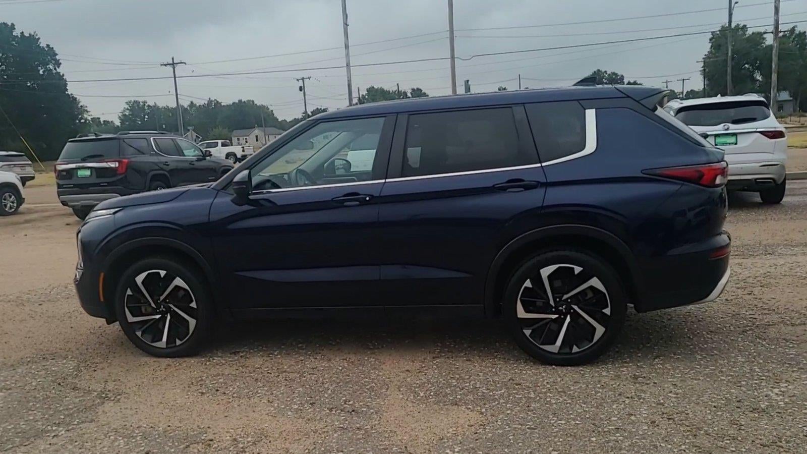 2024 Mitsubishi Outlander Base