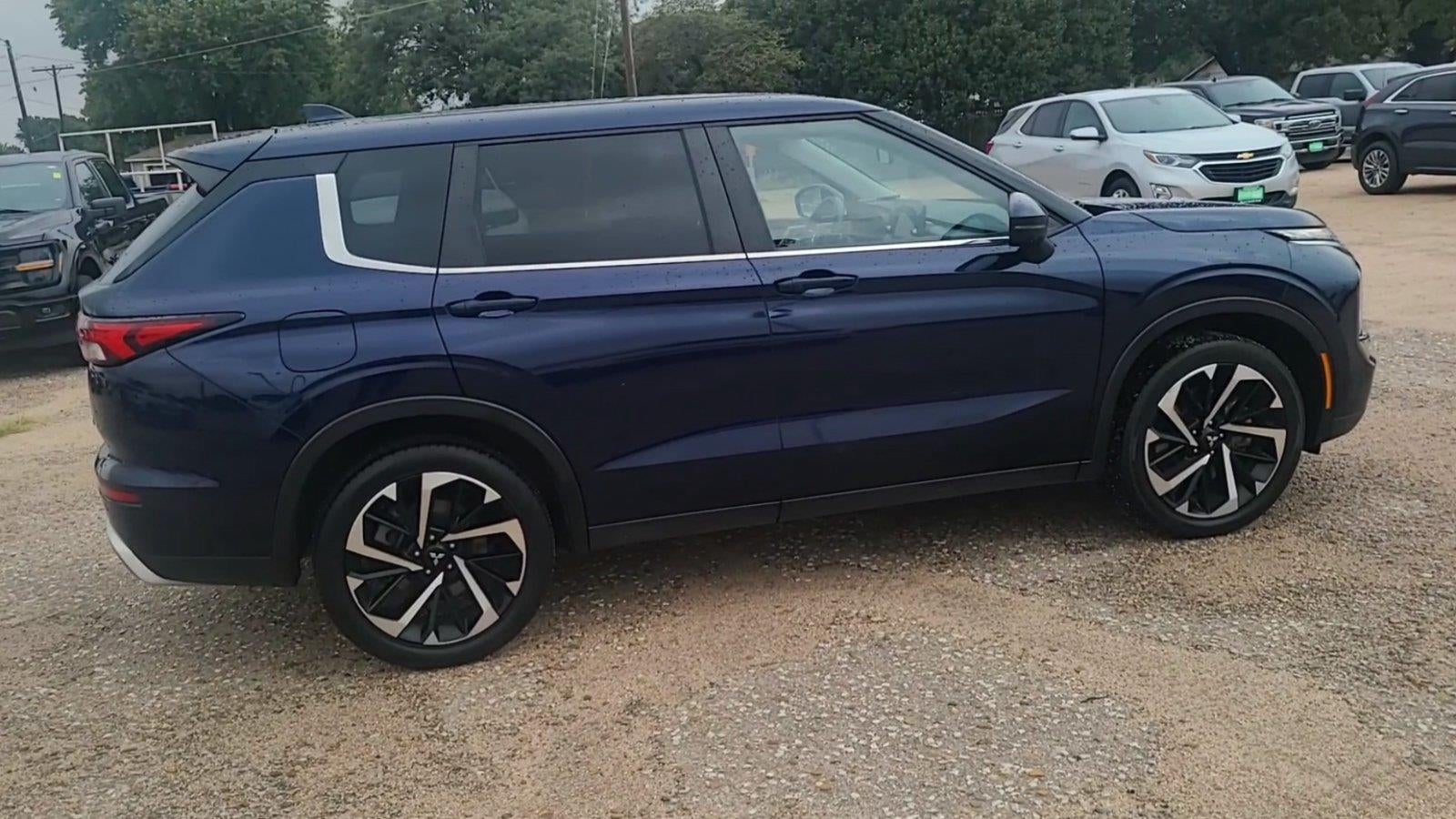 2024 Mitsubishi Outlander Base