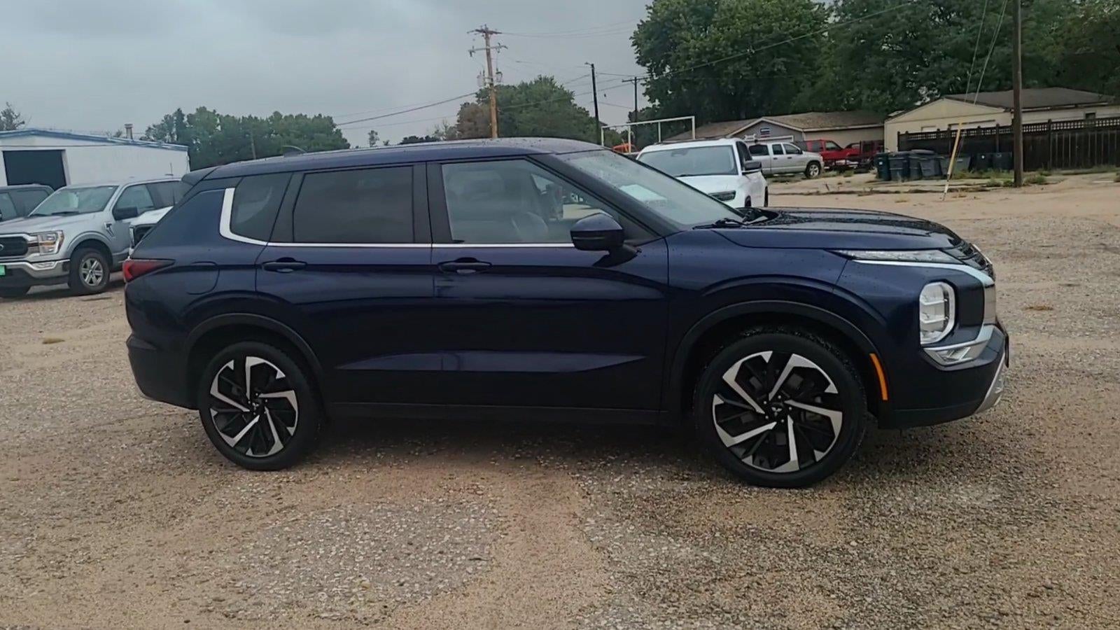 2024 Mitsubishi Outlander Base