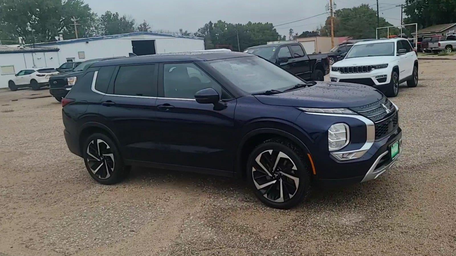 2024 Mitsubishi Outlander Base