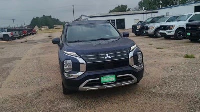 2024 Mitsubishi Outlander Base