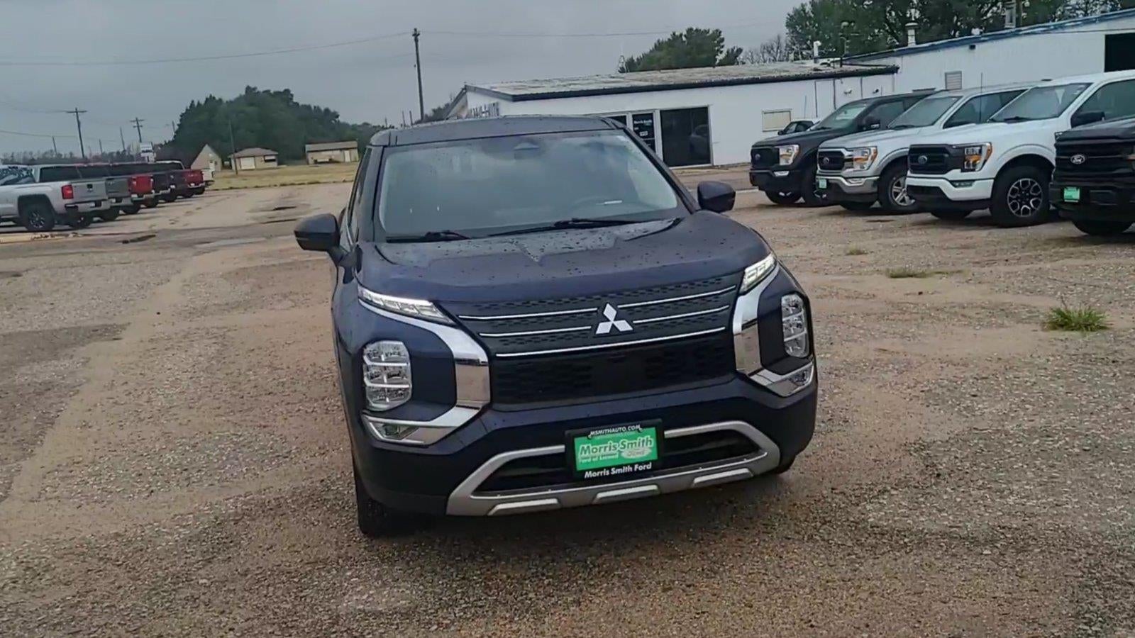 2024 Mitsubishi Outlander Base